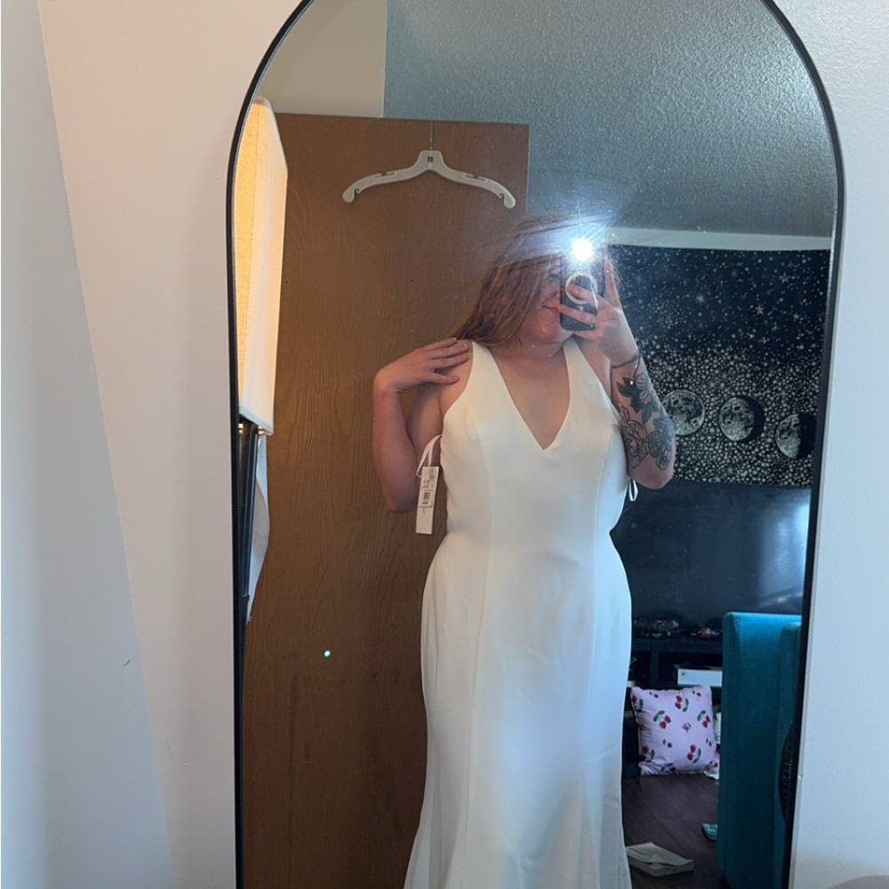 Elegant White Sleeveless Dress